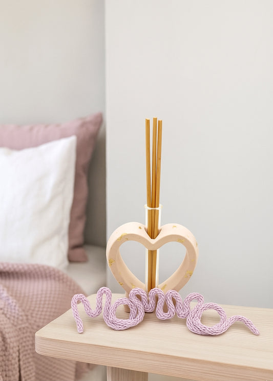 porta diffusore, diffusore, vaso, cuore, relax, fragranze, bastoncini, resina ecologica, festa della mamma, mamma, regalo, tricotin, scritta