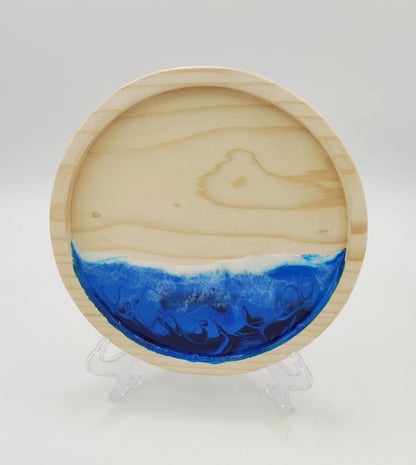 vassoietto in legno, decorazione mare, sfumature blu, azzurro, bianco, onde, wooden tray, resin, resina, mare, vassoio, aperitivo, colazione