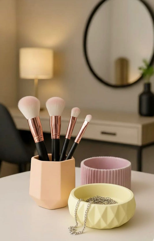 vasi, resina ecologica, porta oggetti, fiori di carta, piante grasse, arredamento, casa, primavera, regalo, battessimo, comunione, cresima, matrimonio, bomboniera, bomboniere