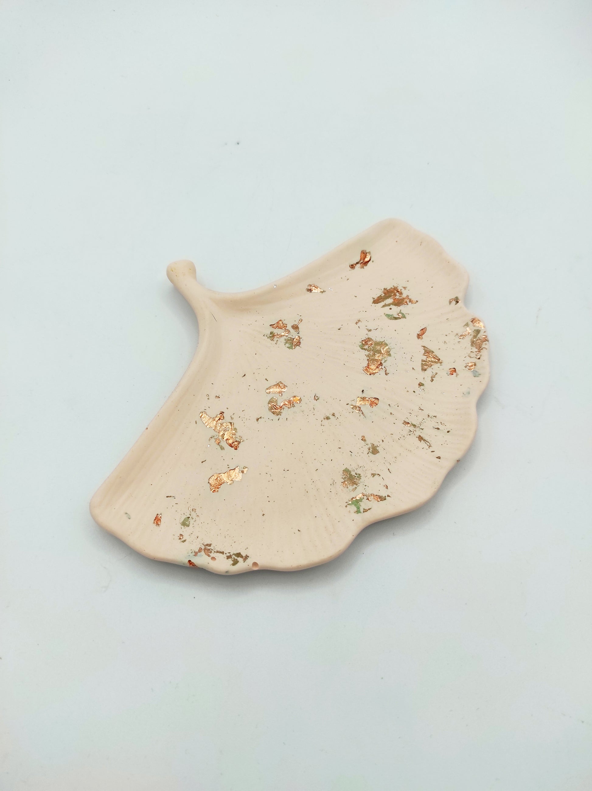 Foglia di Ginkgo, svuotatasche, resina ecologica, azzurro chiaro, resina, resin, regalo, battessimo, comunione, cresima, matrimonio, bomboniera