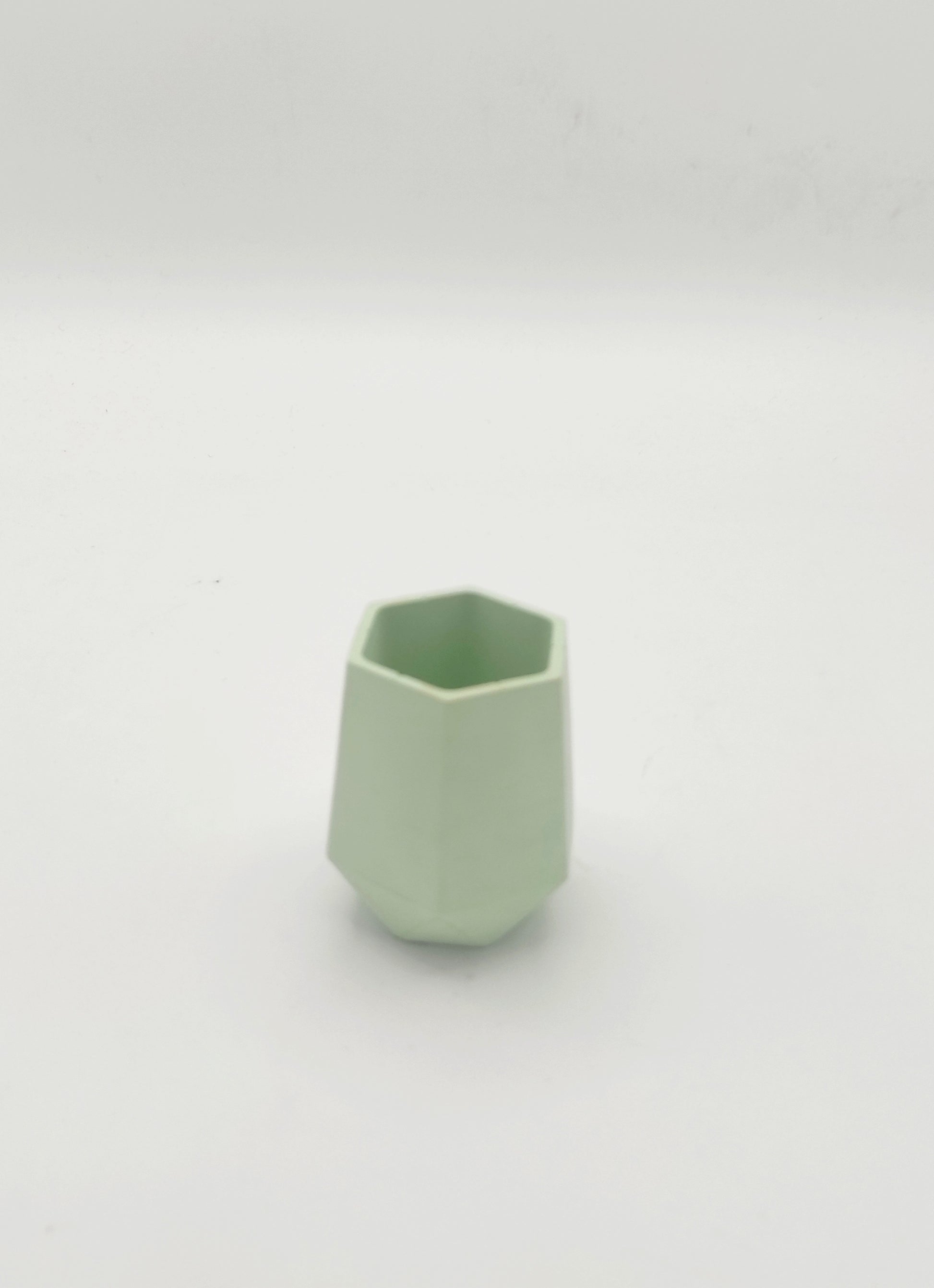 vasi, resina ecologica, porta oggetti, fiori di carta, piante grasse, arredamento, casa, primavera, regalo, battessimo, comunione, cresima, matrimonio, bomboniera