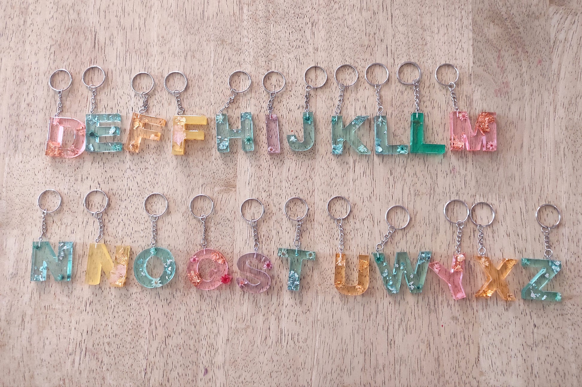 portachiavi lettera, iniziale nome, resina epossidica, keychain, letter name, name, initial letter name, regalo, battessimo, comunione, cresima, matrimonio, bomboniera