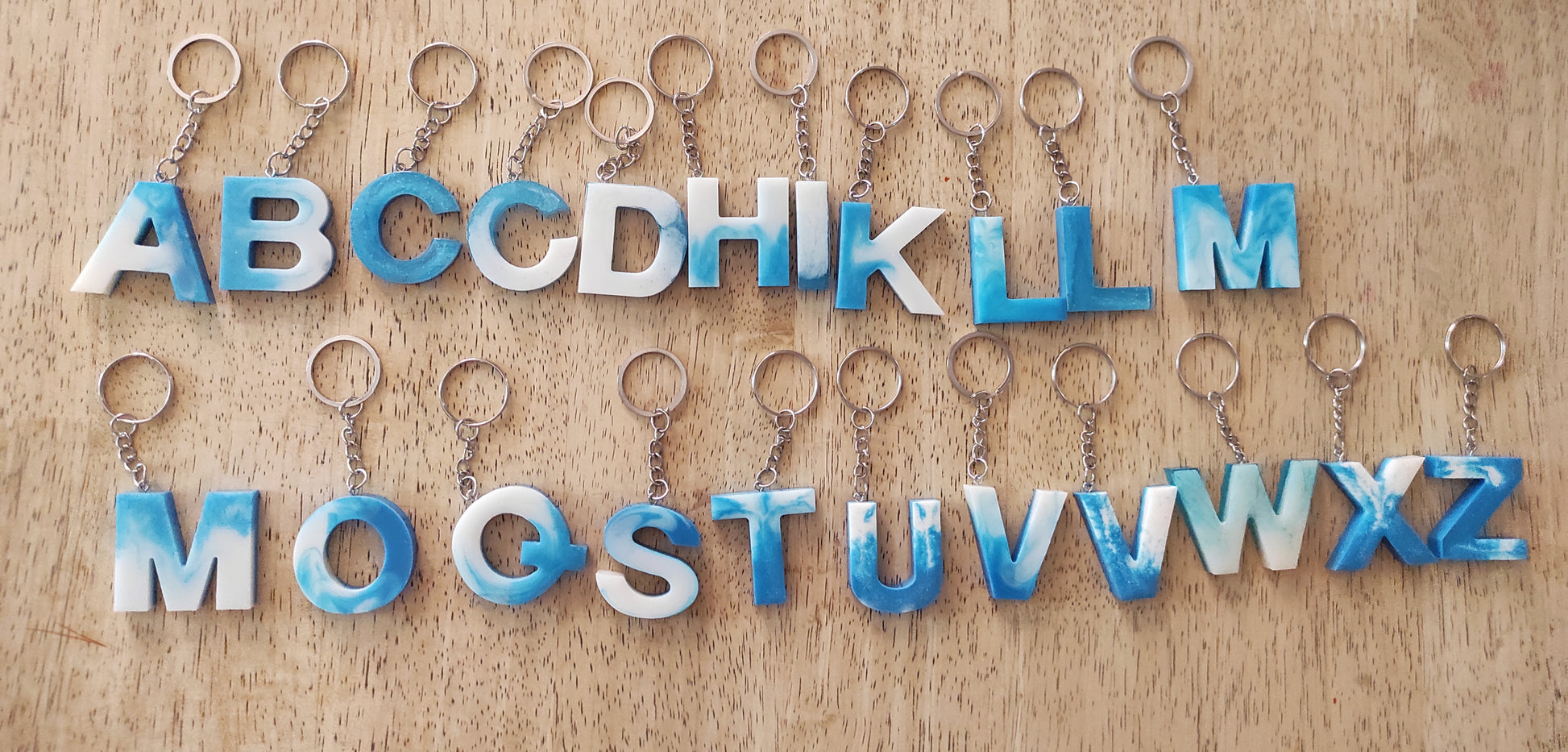 portachiavi lettera, iniziale nome, resina epossidica, keychain, letter name, name, initial letter name, regalo, battessimo, comunione, cresima, matrimonio, bomboniera