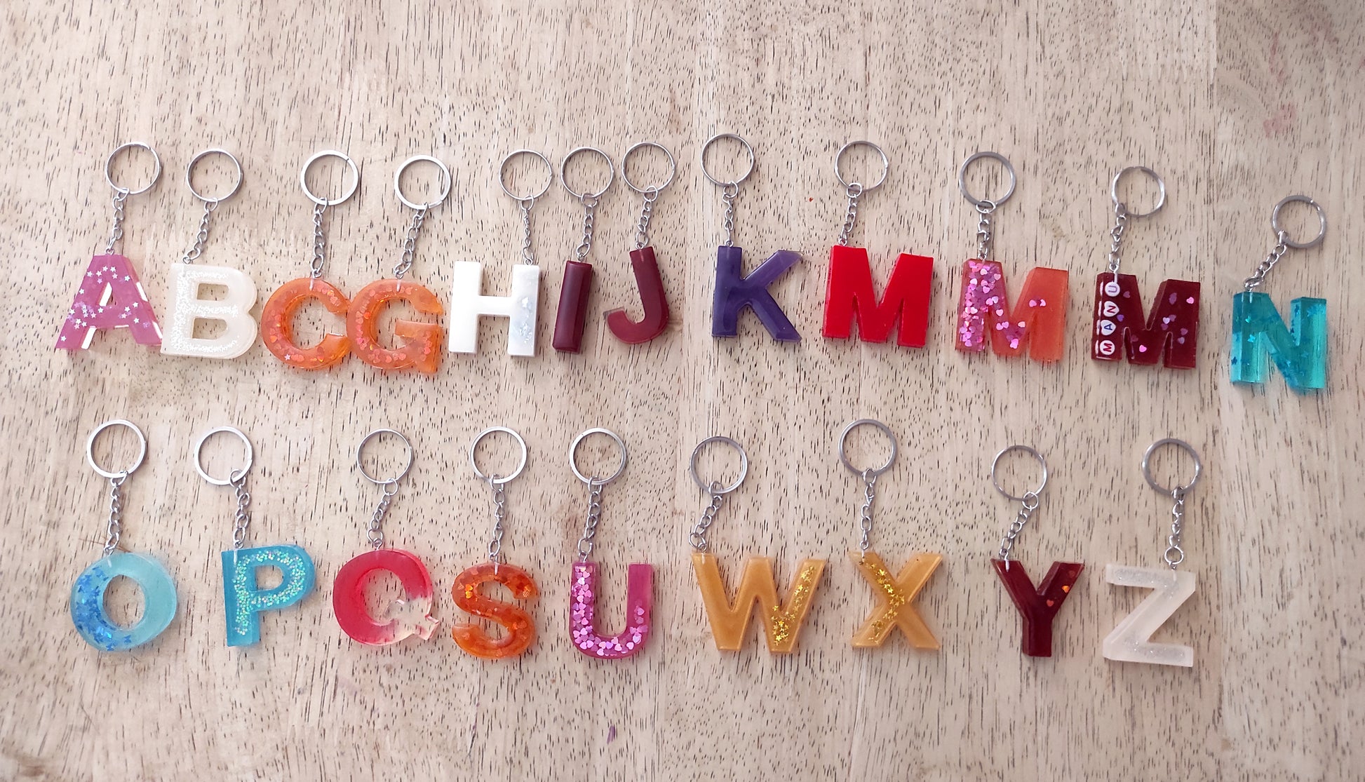 portachiavi lettera, iniziale nome, resina epossidica, keychain, letter name, name, initial letter name, regalo, battessimo, comunione, cresima, matrimonio, bomboniera