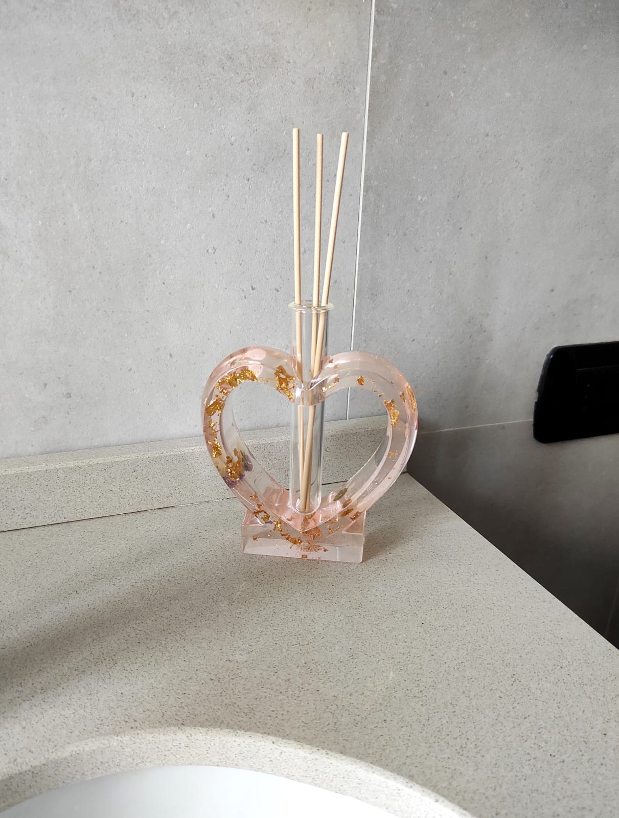 porta diffusore, diffusore, vaso, cuore, relax, fragranze, bastoncini, resina epossidica, regalo, bomboniere, bomboniera, fiori secchi