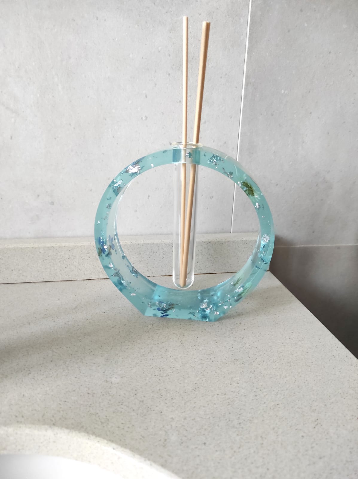porta diffusore, diffusore, vaso, tondo, relax, fragranze, bastoncini, resina epossidica, regalo, bomboniere, bomboniera, fiori secchi